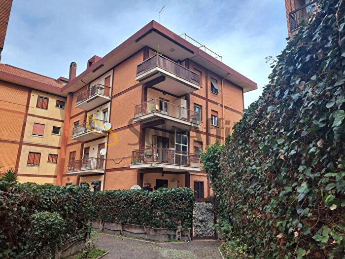 Appartamento trilocale in affitto in Piazza Guglielmo Marconi, Centro, Grottaferrata