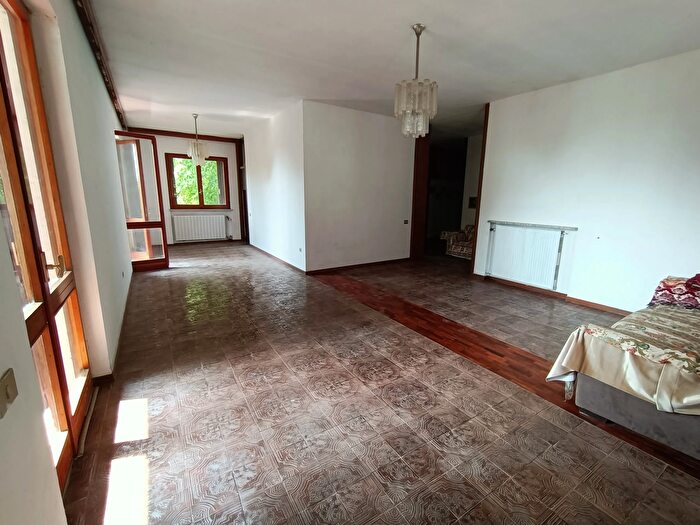 Casa con 5 locali in affitto in Via Creta, Ziano Piacentino