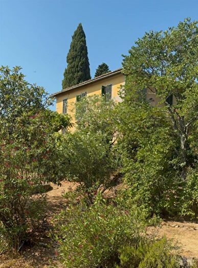 Casa con 20 locali in vendita in Bucine