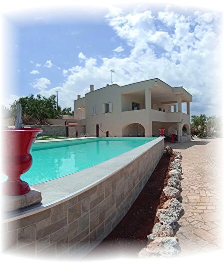 Casa con 10 locali in vendita in Fasano