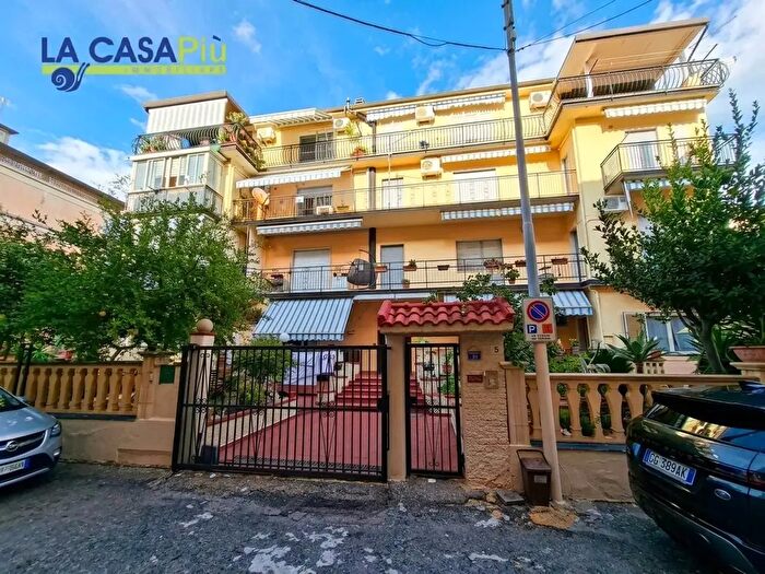 Appartamento con 6 locali in vendita in Via Friuli, Amantea