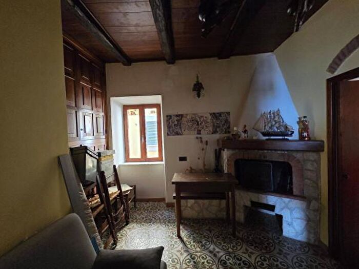 Appartamento trilocale in vendita in Via Maggiore, San Polo Dei Cavalieri