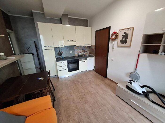 Appartamento trilocale in affitto in Via Cristina Belgioioso, Roserio, Milano