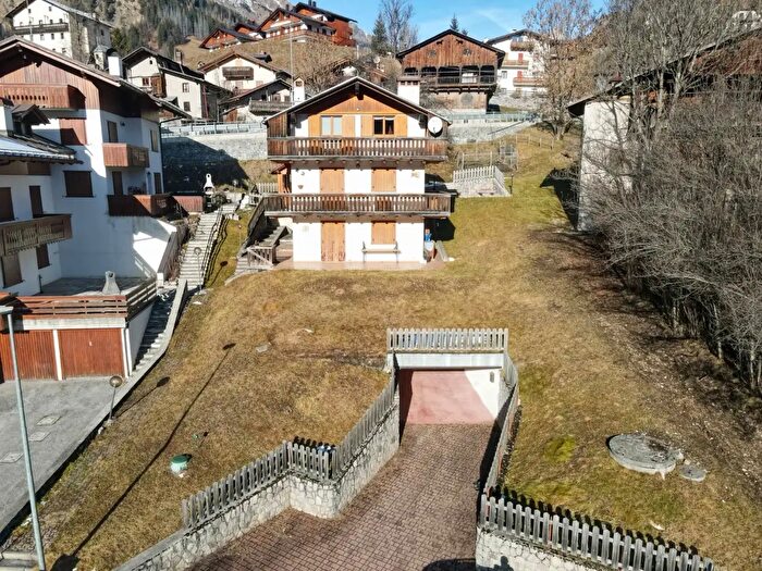 Appartamento con 7 locali in vendita in Via Solator, Selva Di Cadore