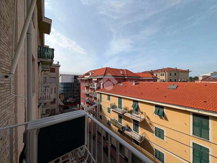 Appartamento trilocale in affitto in Via Eraldo Fico, Centro, Sestri Levante