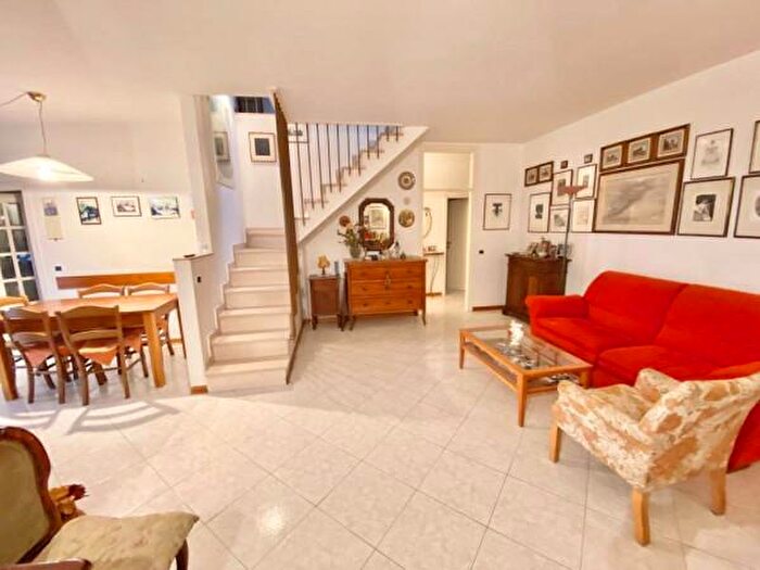 Appartamento con 6 locali in vendita in Urbino