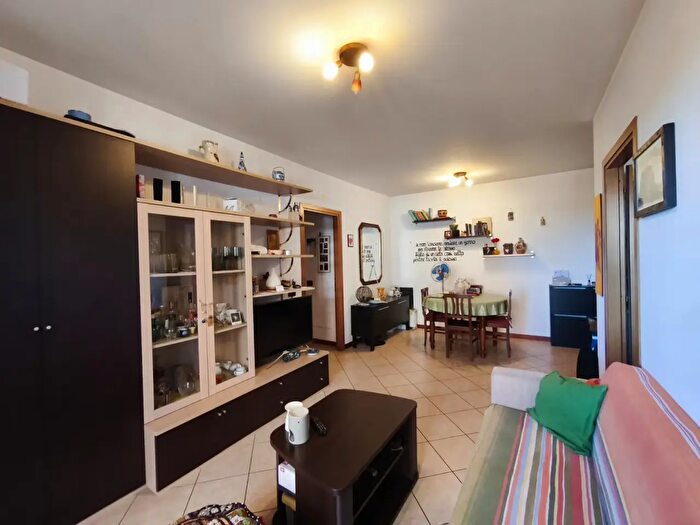 Appartamento trilocale in vendita in Via Pallanza, Roma