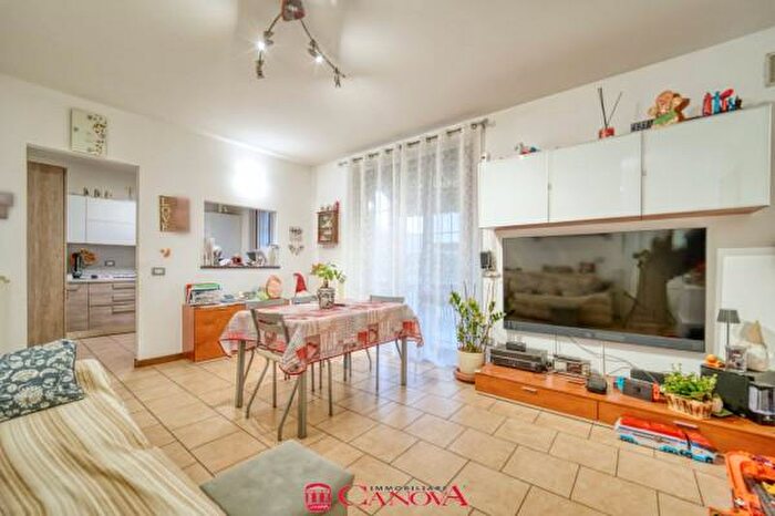 Appartamento trilocale in vendita in Via Don Edoardo Besana, Lurago Marinone