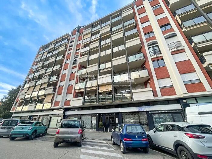 Appartamento con 5 locali in vendita in Via Druento, Torino