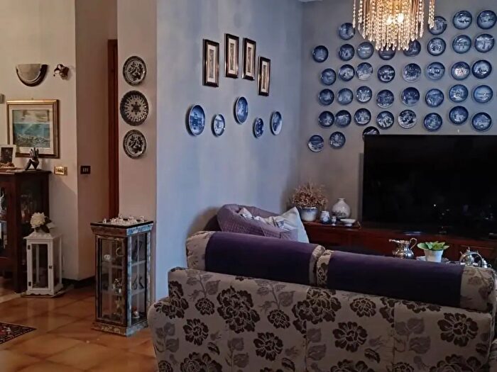 Casa con 6 locali in vendita in Carrara