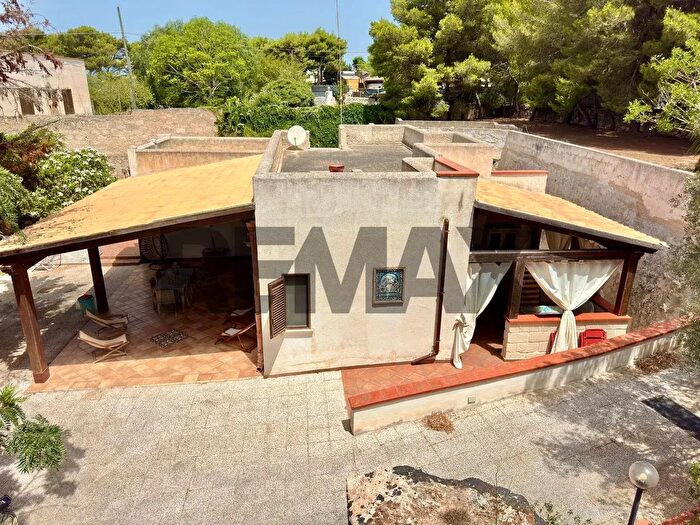 Casa con 8 locali in vendita in Strada Comunale Corso Sette Minne, Favignana