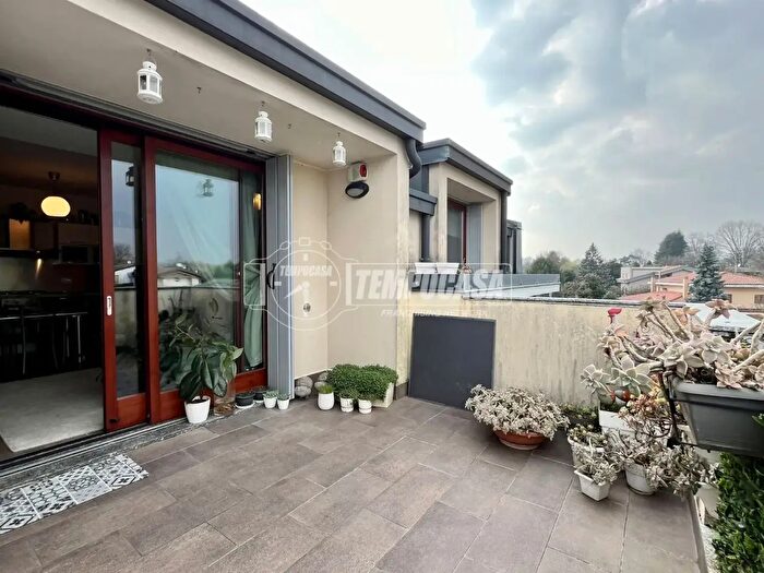 Appartamento bilocale in vendita in Via Majorana, Correzzana