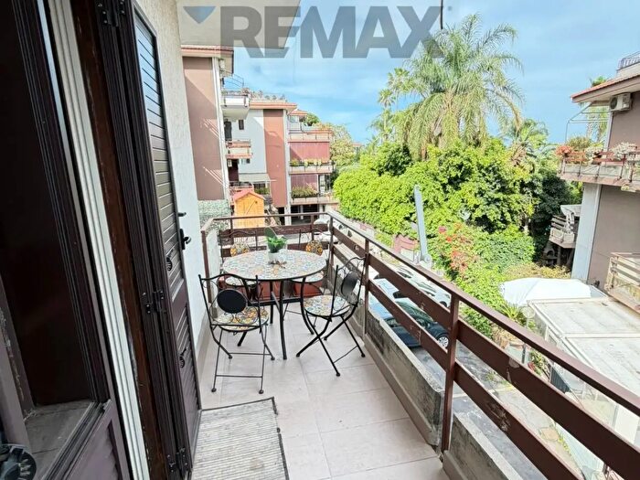 Appartamento bilocale in vendita in Via dei Malavoglia, Aci Castello
