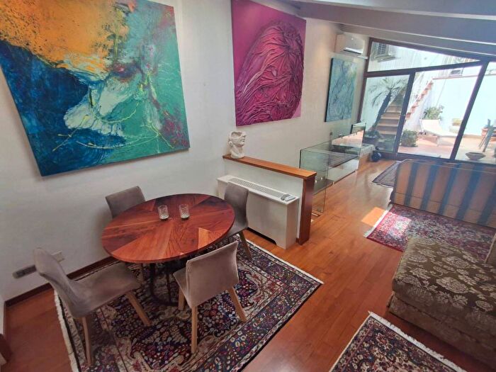 Appartamento con 5 locali in affitto in Via Chiatamone, Santa Lucia, Napoli