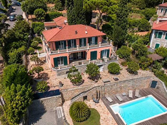 Casa con 20 locali in vendita in Bordighera
