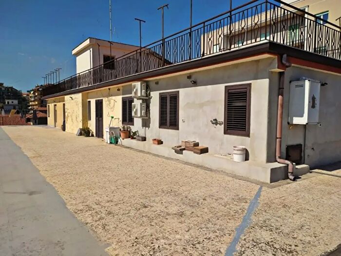 Appartamento quadrilocale in vendita in Via Kennedy, Acireale