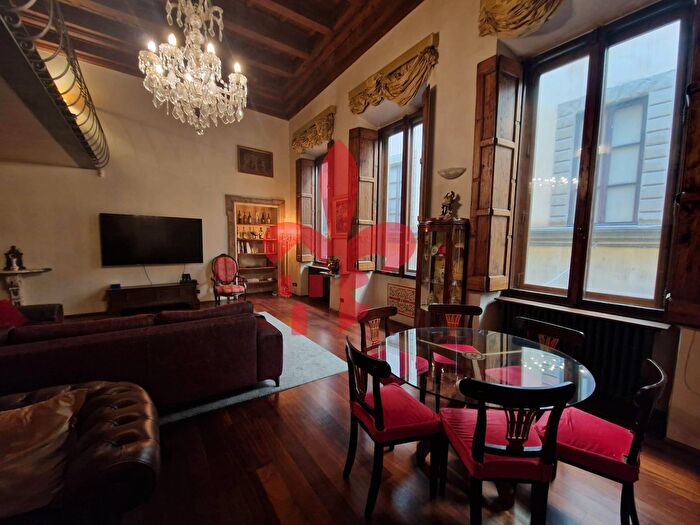 Appartamento con 6 locali in vendita in Via del Corso, Firenze