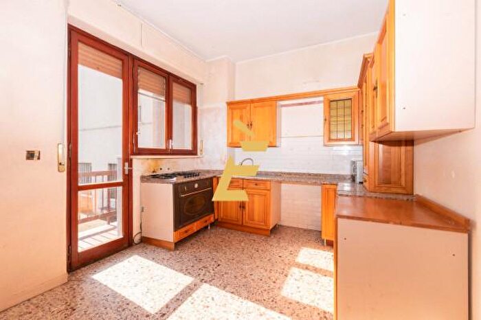 Appartamento trilocale in vendita in Via Aprile, Valenza