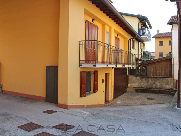 Appartamento trilocale in vendita in Via Chiesa, Pagazzano