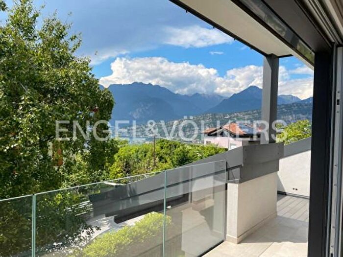 Appartamento trilocale in vendita in Via delle Busatte, Nago Torbole