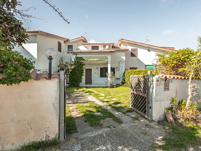 Casa trilocale in vendita in Via Modena, Ardea