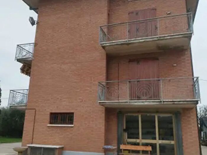 Appartamento con 6 locali in vendita in Via Doccia, Vignola