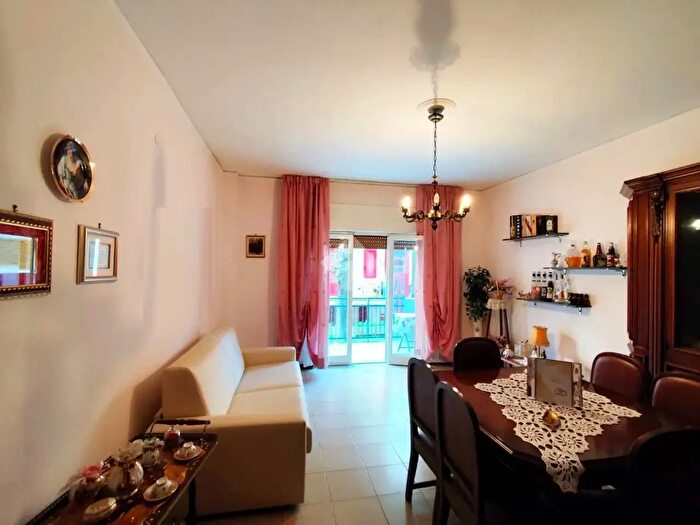 Appartamento trilocale in vendita in Via Giovanni Gronchi, Santa Maria A Vico