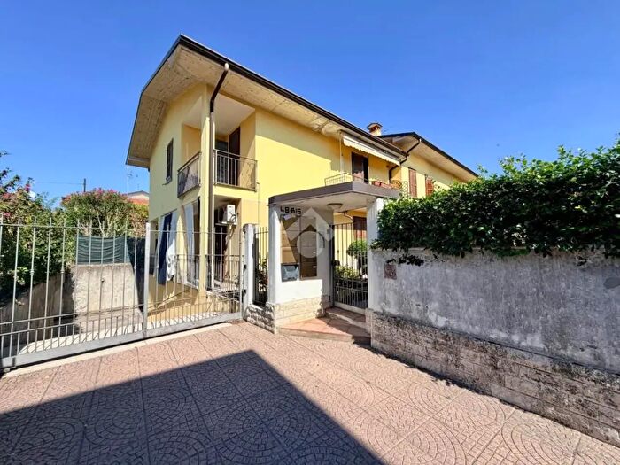 Appartamento trilocale in vendita in Via l Manara, Brescia