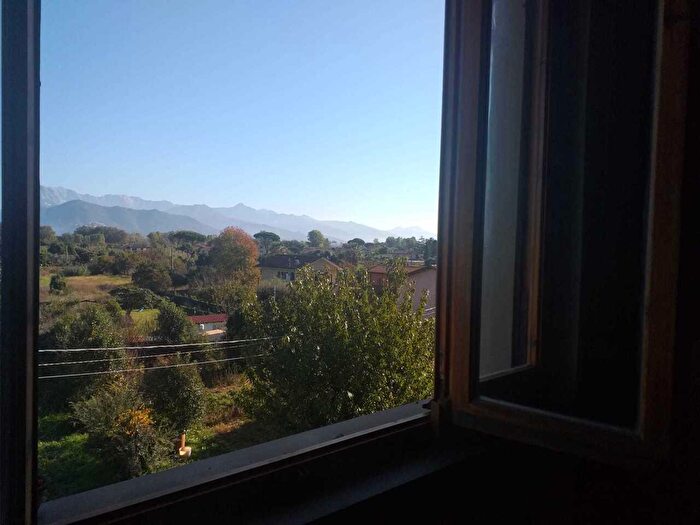 Appartamento con 6 locali in vendita in Ameglia