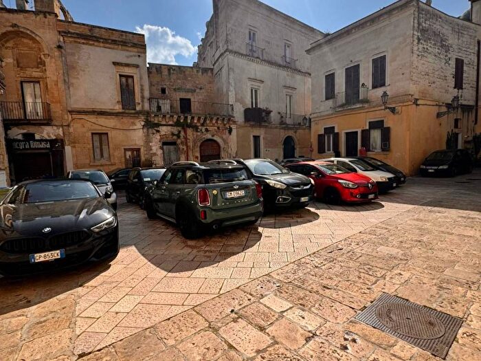 Appartamento quadrilocale in affitto in Vico del Theutra, Centro Storico, Lecce