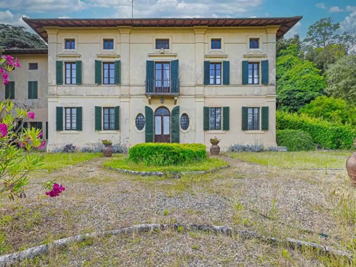 Casa con 10 locali in vendita in Siena