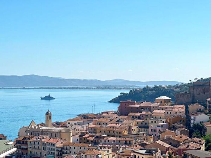 Appartamento quadrilocale in vendita in Strada Provinciale Panoramica Porto Santo Stefano, Monte Argentario
