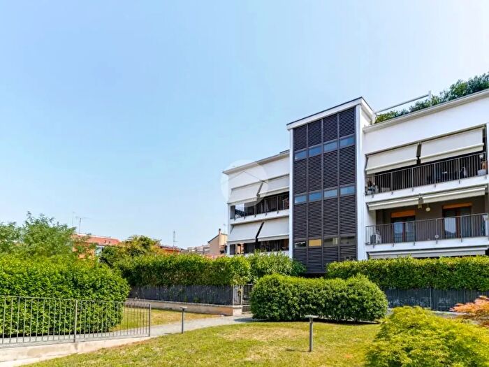 Appartamento trilocale in vendita in Via Francesco Rismondo, Milano