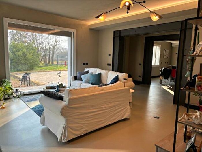 Casa con 6 locali in vendita in Mirandola