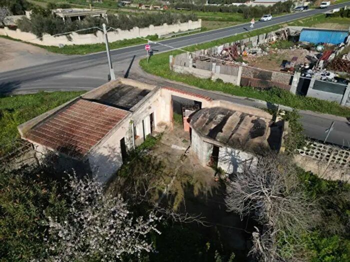 Casa trilocale in vendita in Via Is Ammostus, Quartu Sant'Elena