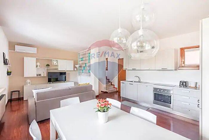 Appartamento trilocale in affitto in Affitto vacanze GREEN RESIDENCE via Giulio Cesare, Rivoltella, Desenzano del Garda