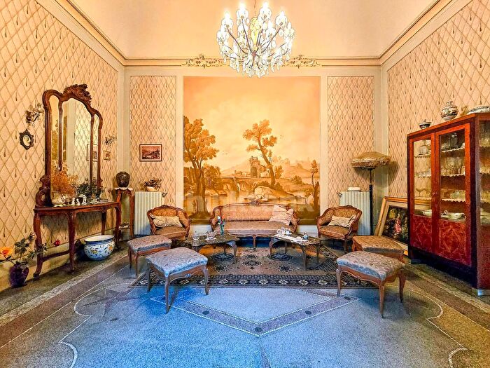 Casa con 14 locali in vendita in Via Vittorio Veneto, Modica