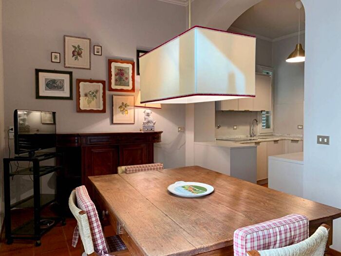 Appartamento con 6 locali in affitto in Piazza dei Rucellai, Piazza della Repubblica, Firenze