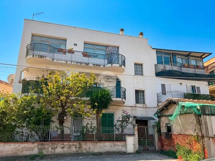 Appartamento quadrilocale in vendita in Via Messina Marine, Palermo