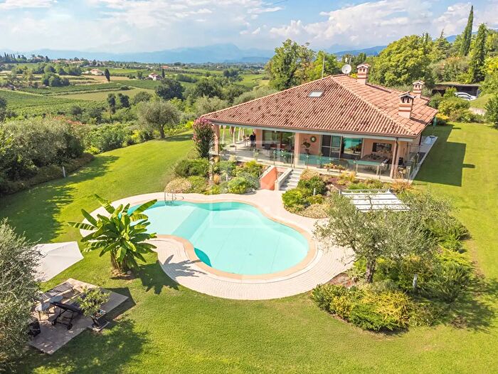 Casa con 5 locali in vendita in Via Tione, Castelnuovo Del Garda