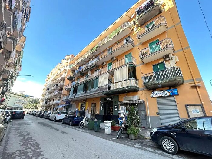 Appartamento trilocale in vendita in Via Giosuè Carducci, Casoria