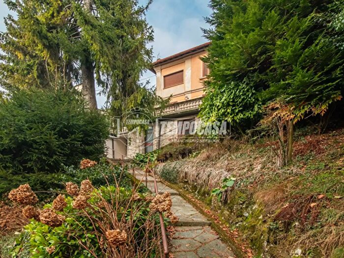 Casa con 6 locali in vendita in Via alle Colme, Brunate