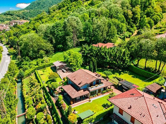 Casa con 6 locali in vendita in Via Fara, Pradalunga