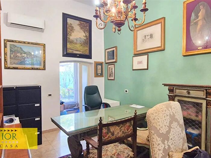 Appartamento con 6 locali in vendita in Pisa