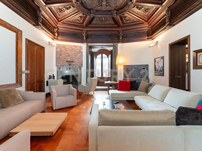 Appartamento con 8 locali in vendita in Via del Vecchio Bastione, Catania