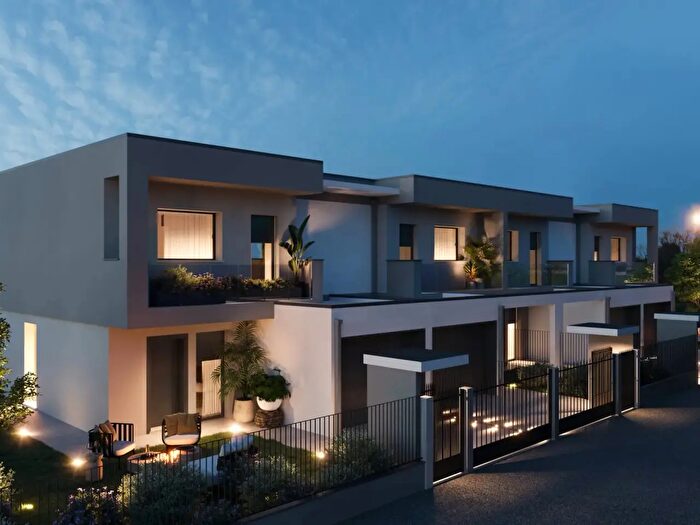 Casa quadrilocale in vendita in Via Edison, Nerviano