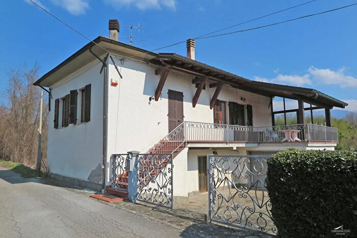 Casa con 9 locali in vendita in Mulazzo