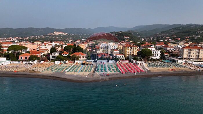 Appartamento trilocale in vendita in Generale Ardoino, Diano Marina