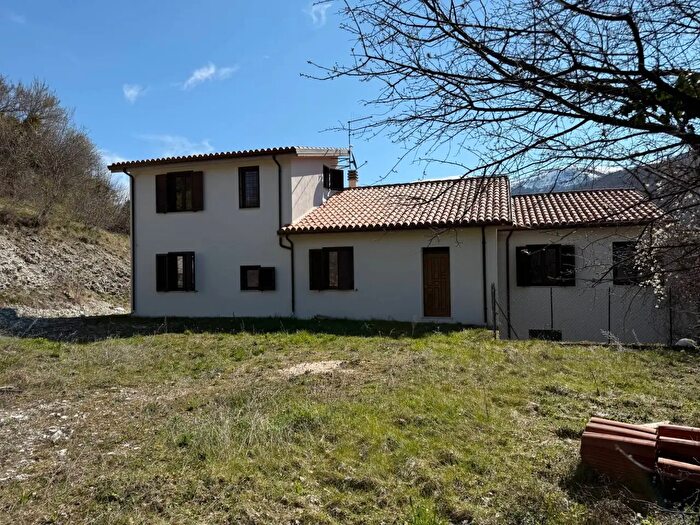 Appartamento con 11 locali in vendita in NorciaSavelli, Norcia