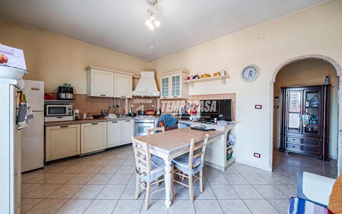 Appartamento con 5 locali in vendita in Modena